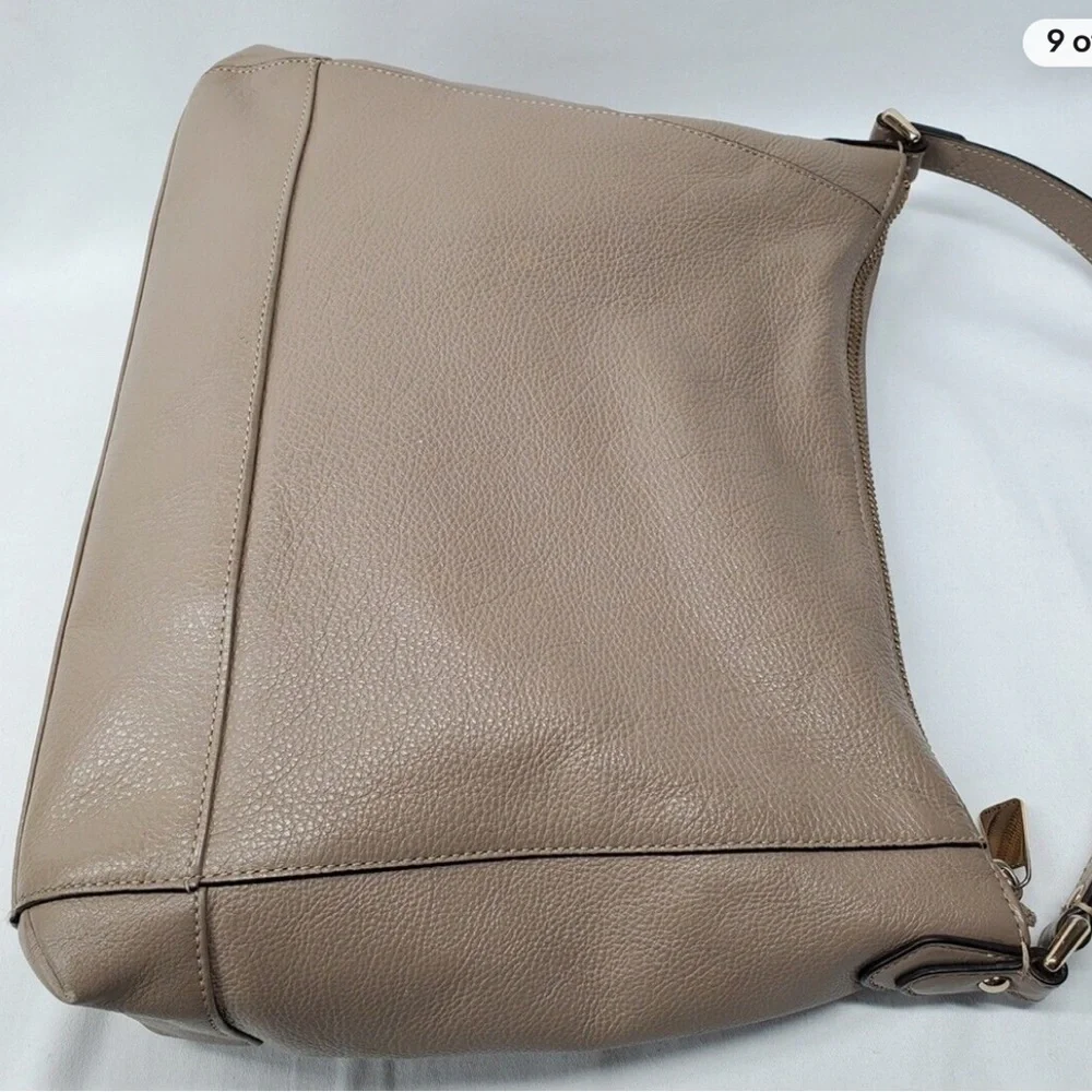 Authentic Coach Charlie Shoulder Bag in pebbled leather - Picture 3 of 11